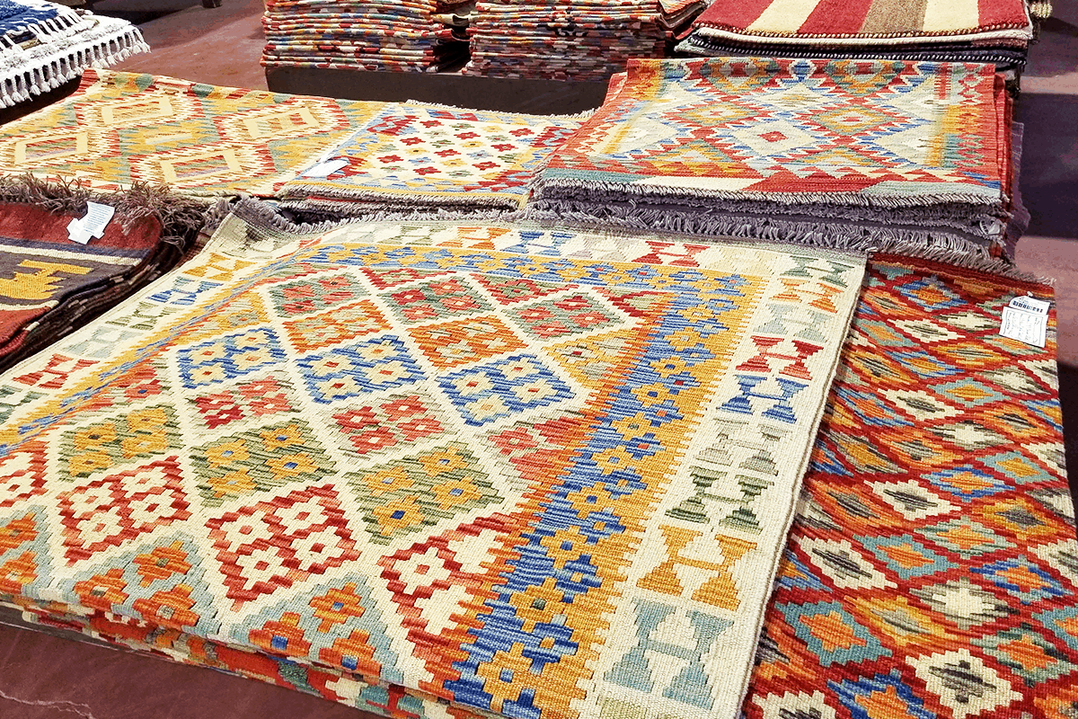 RUGS