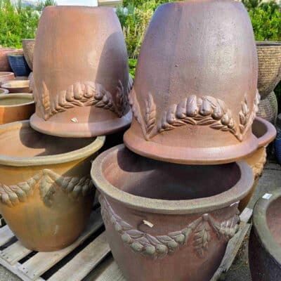 copper round pots motif